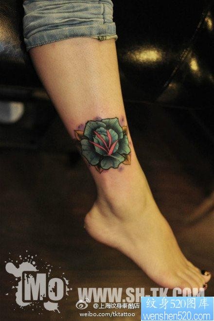 美女腿部漂亮潮流的玫瑰花纹身图片