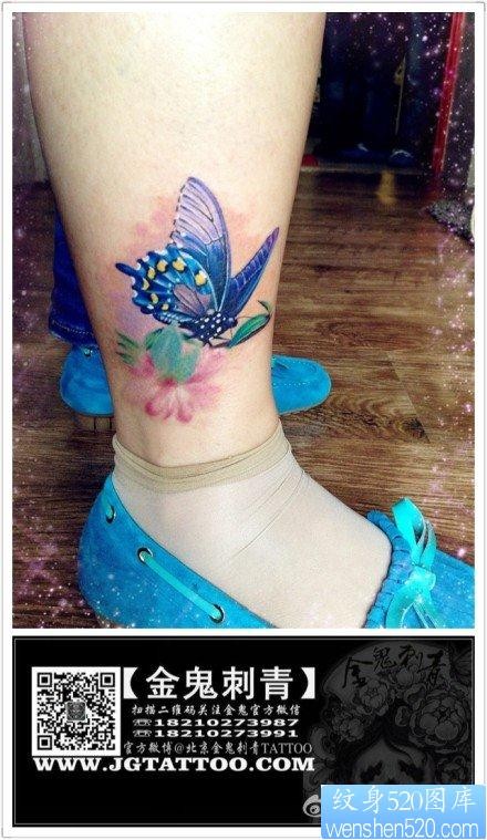 女性腿部漂亮潮流的彩色蝴蝶纹身图片