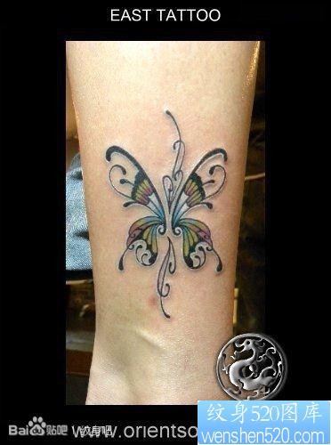 女人腿部小巧好看的蝴蝶纹身图片
