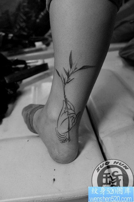 腿部潮流经典的佛手竹子纹身图片