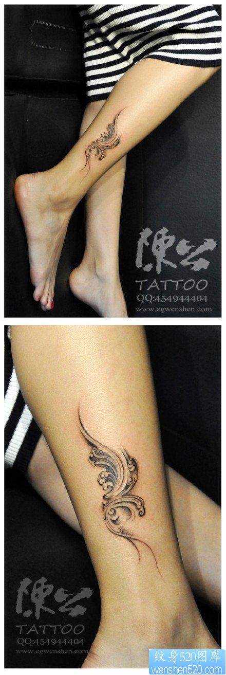女人腿部时尚漂亮的藤蔓纹身图片