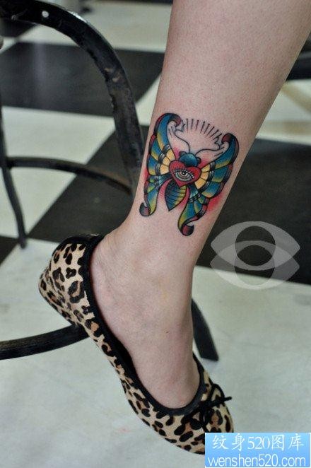 女人腿部潮流时尚的彩色蝴蝶纹身图片