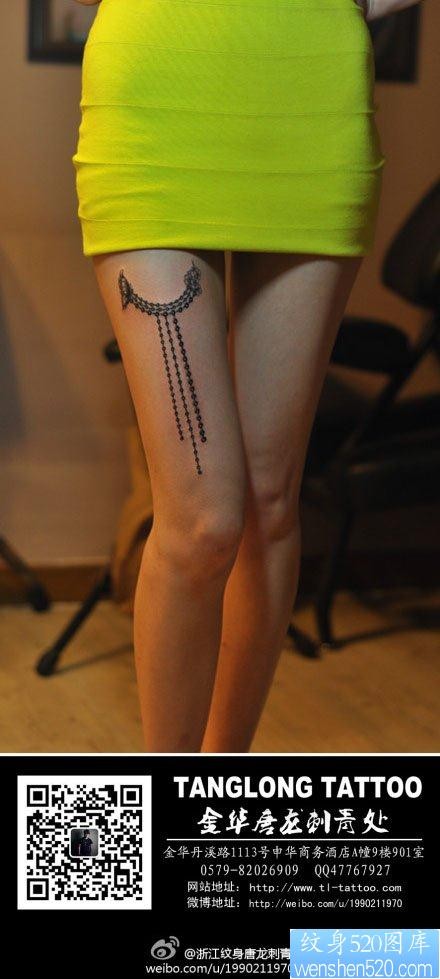 女人大腿时尚好看的腿链纹身图片