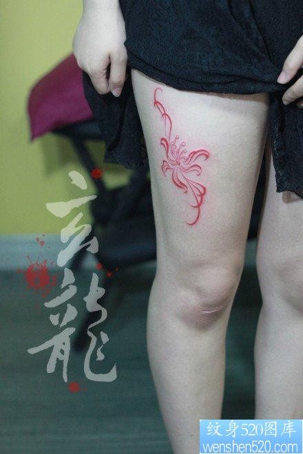 女人大腿好看的图腾花卉纹身图片