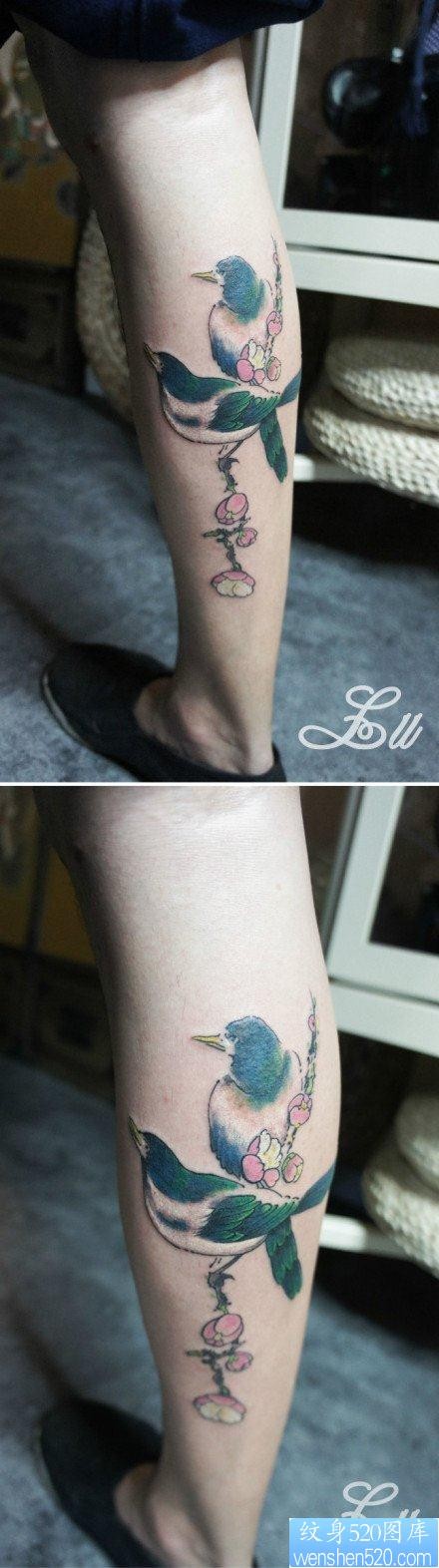 腿部时尚精美的喜鹊梅花纹身图片