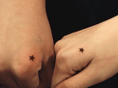 情侣手指星星刺青
