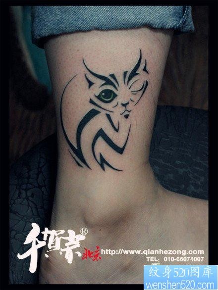 女人腿部潮流时尚的图腾猫咪纹身图片