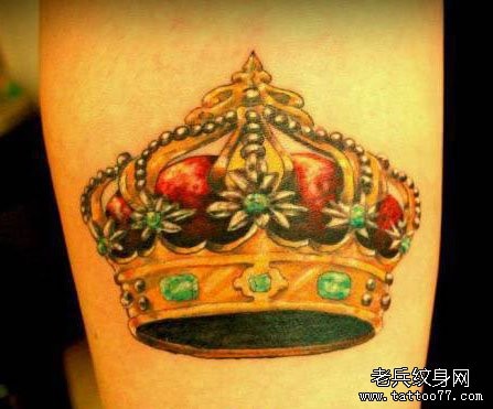 腿部时尚精美的彩色皇冠纹身图片