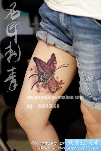 女人腿部时尚精美的彩色蝴蝶纹身图片