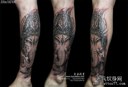 腿部一幅潮流经典黑白象神纹身图片