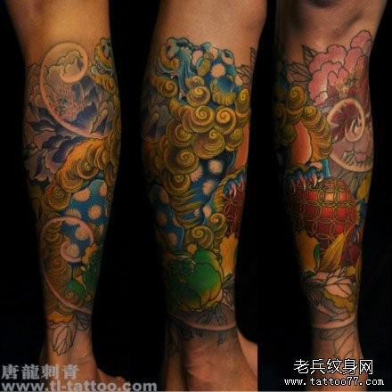 男生腿部超酷的彩色唐狮子纹身图片