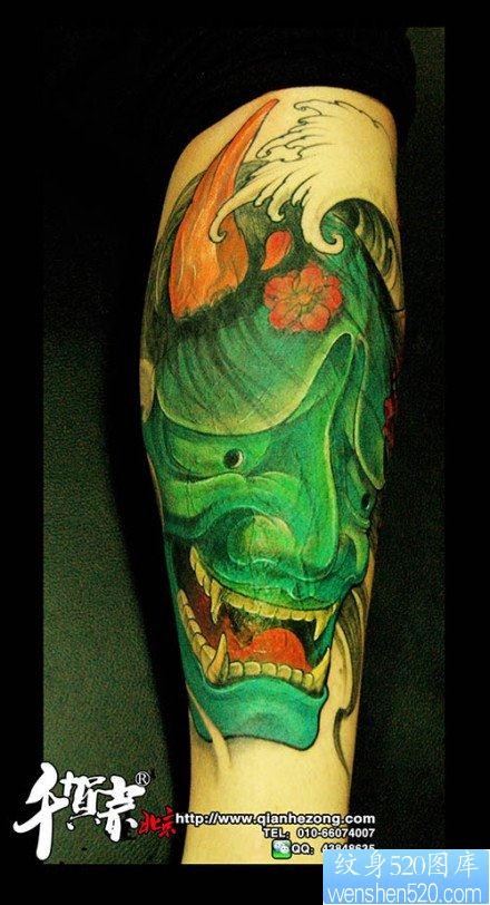 腿部经典时尚的一幅绿色般若纹身图片