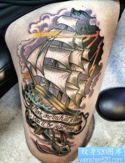 腿部一幅超酷潮流的帆船纹身图片
