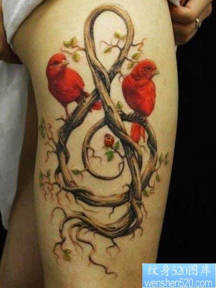 美女腿部唯美经典的树根音符与小鸟纹身图片
