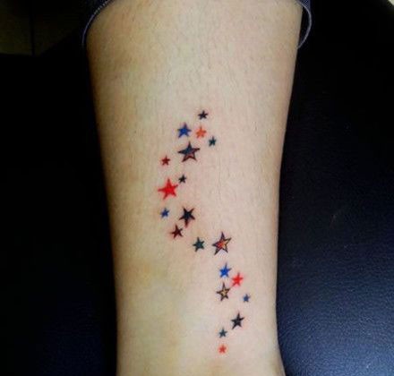 女人腿部精美时尚的星空五角星纹身图片