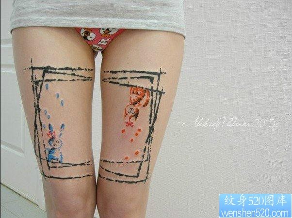 女人大腿可爱的小兔子纹身图片