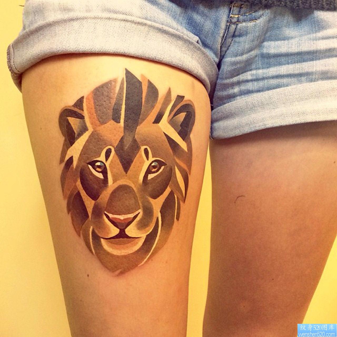 大腿上一幅潮流个性狮子纹身图片