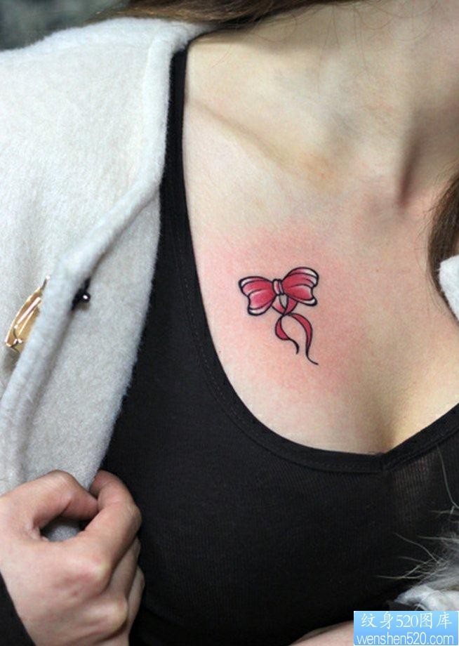 一幅适合女人前胸蝴蝶结的图片由纹身520图库推荐