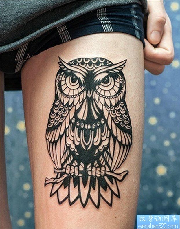 一幅腿部猫头鹰纹身图片由纹身520图库推荐