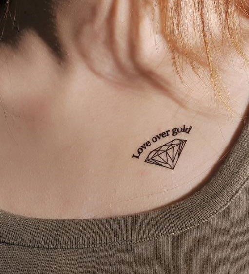 纹身520图库推荐一幅钻石字母小清新纹身图片