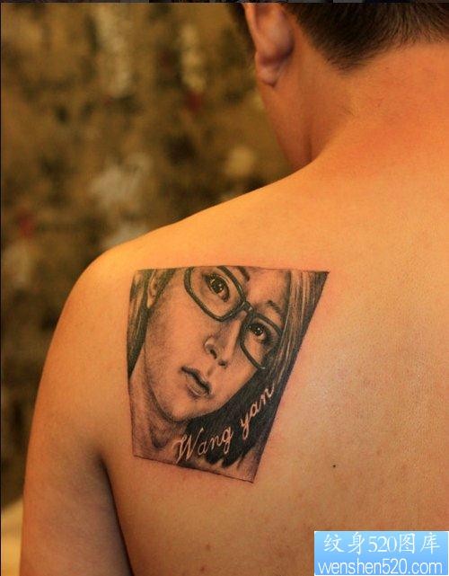 推荐一幅背部人物肖像纹身图片