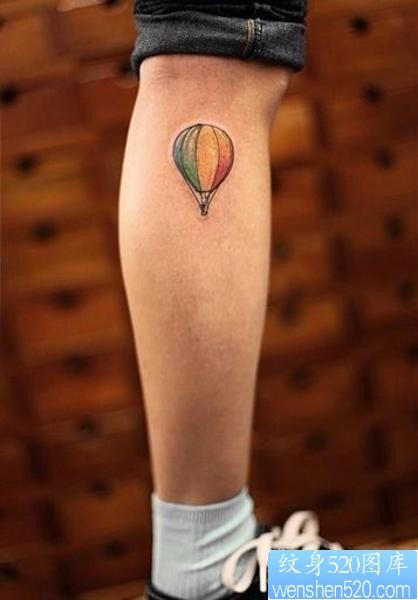 腿部彩色气球纹身图片由纹身520图库推荐
