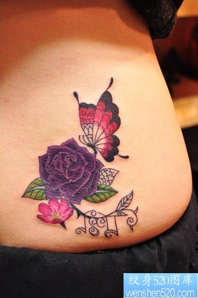 女人纹身图片：美女腰部蝴蝶玫瑰纹身图片作品