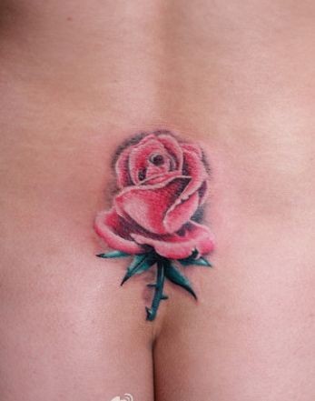 女孩子腰部彩色玫瑰花纹身图片