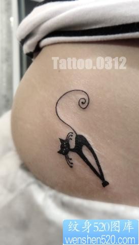 女孩子腰部可爱流行的猫咪纹身图片