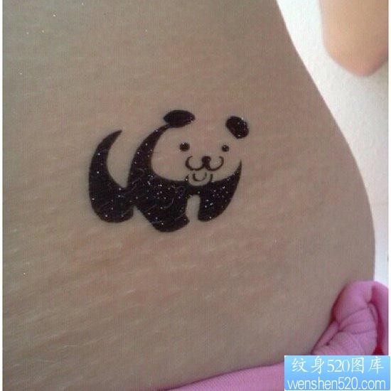 美女腰部可爱的图腾熊猫纹身图片