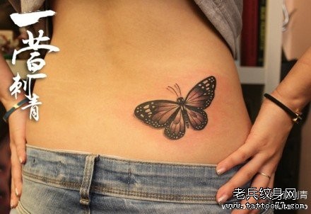 美女腰部唯美时尚的蝴蝶纹身图片