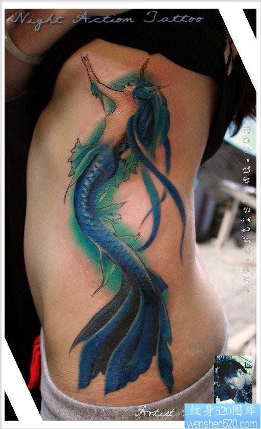 女人腰部潮流精美的美人鱼纹身图片