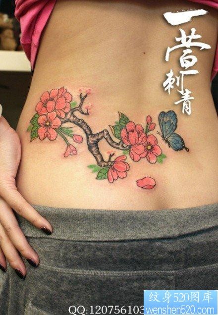 美女腰部唯美好看的花卉蝴蝶纹身图片