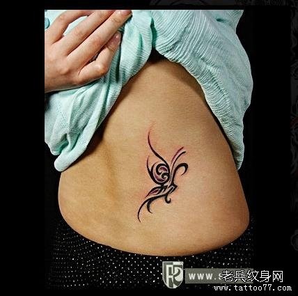 一幅女人腰部花茎图腾纹身图片