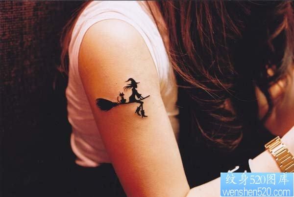纹身图片：美女手臂巫婆图腾纹身图片作品