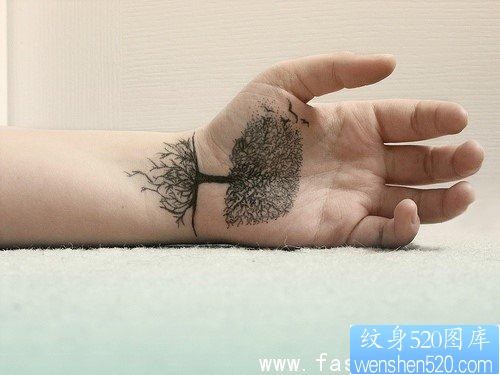纹身图片之手掌图腾树纹身图片（经典）