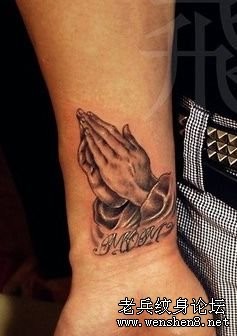 手臂祈祷之手纹身图片