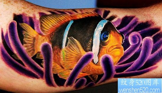 手臂纹身图片：手臂内侧3D彩色小金鱼纹身图片纹身作品