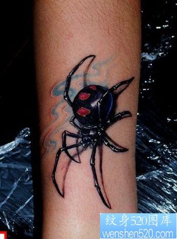 手臂好看的蜘蛛纹身图片