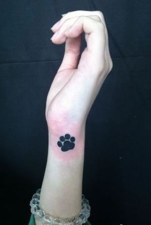 女孩子小手臂可爱好看的熊猫转印纹身图片