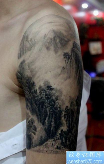 手臂经典的山水画纹身图片