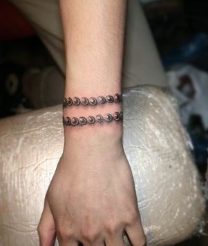 手腕流行的手链纹身图片