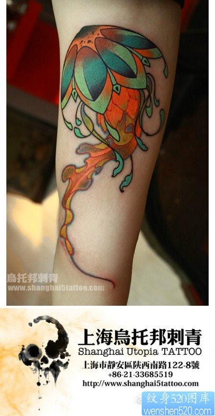 美女手臂漂亮时尚的水母纹身图片