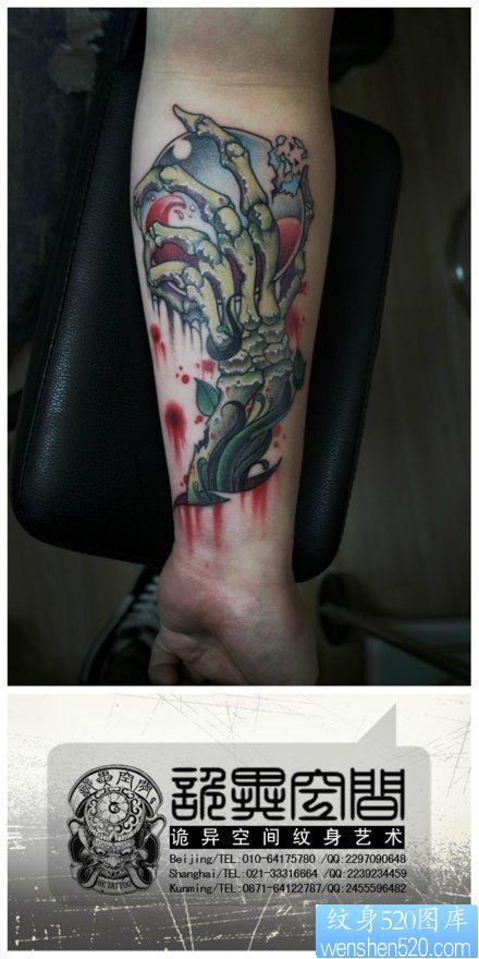 手臂一幅超酷经典的骨架手纹身图片