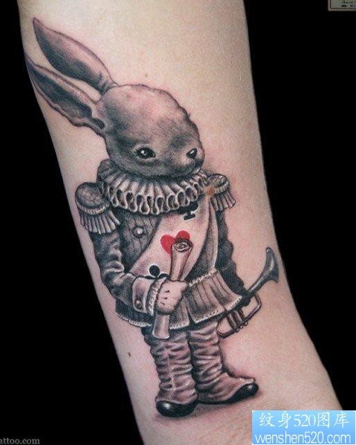 小臂上一幅个性小兔纹身作品
