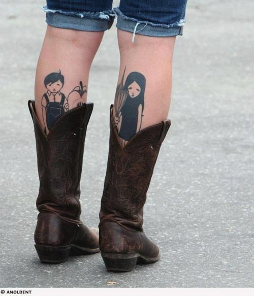 女性腿部男孩和女孩纹身