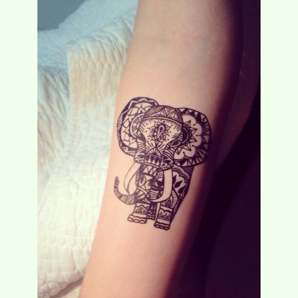一组女人手臂小象纹身图片由纹身520图库推荐