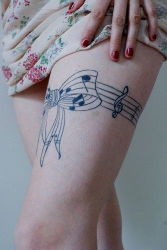 女性腿部蝴蝶结音符纹身