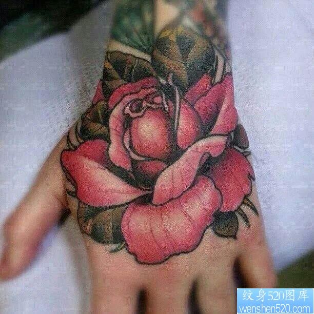 纹身520图库推荐一幅手部彩色玫瑰花纹身图片