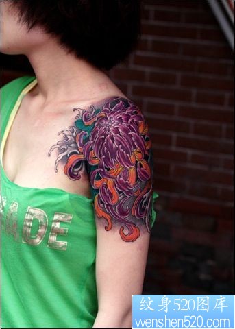 手臂纹身图片：经典美女手臂华丽菊花纹身图片作品